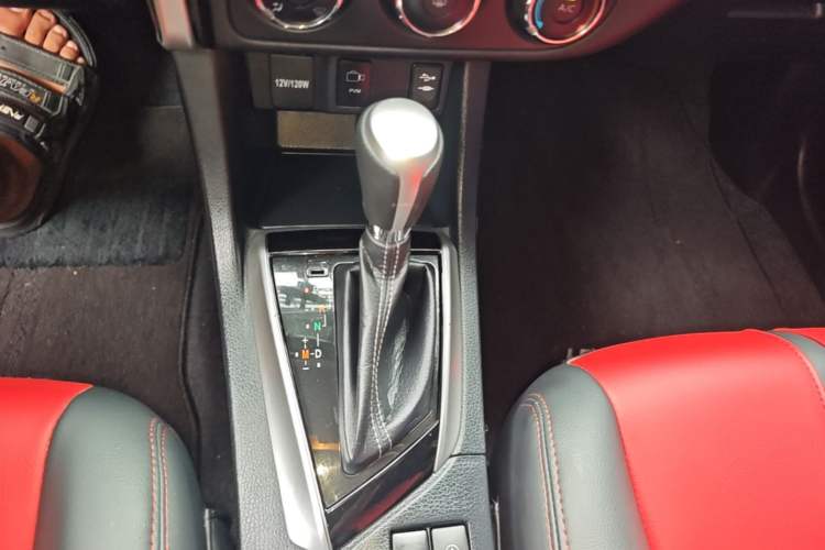 Used Toyota Levin 2017 Revised Version 185T CVT Elite Edition China VI Standard Gear Lever