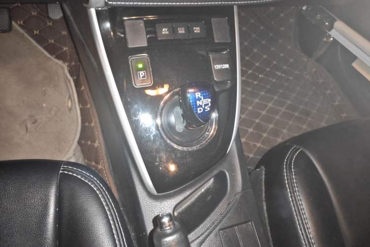 Used Toyota Levin 2017 Revised Dual-Engine 1.8H GS E-CVT Elite Sunroof Version China V Standard Gear Lever