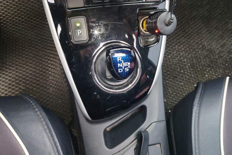 Used Toyota Levin 2017 Revised Dual-Engine 1.8H GS E-CVT Elite Sunroof Version China V Standard Gear Lever