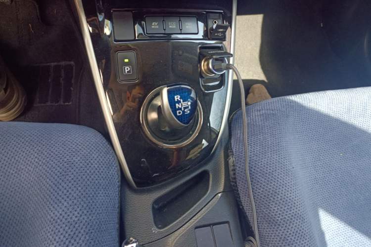 Used Toyota Levin 2017 Revised Dual-Engine 1.8H GS-L E-CVT Leading Edition China V Standard Gear Lever