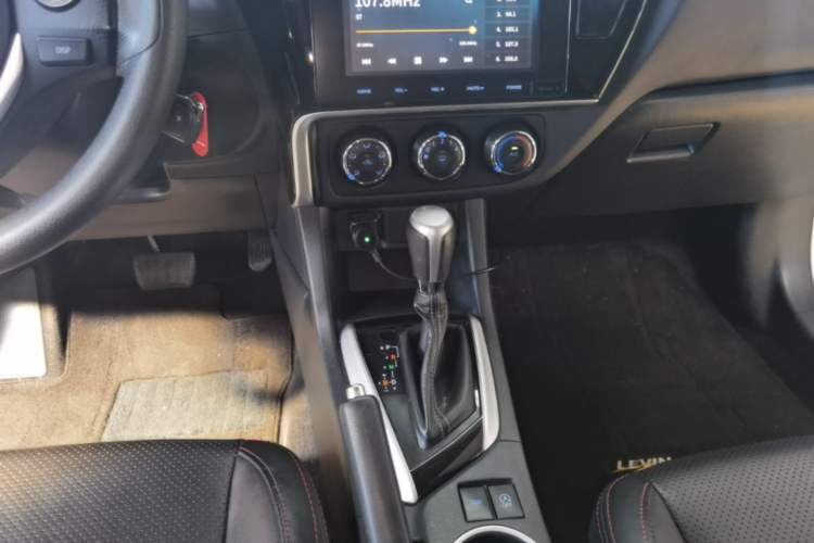 Used Toyota Levin 2017 Revised Version 185T CVT Elite Edition China VI Standard Gear Lever