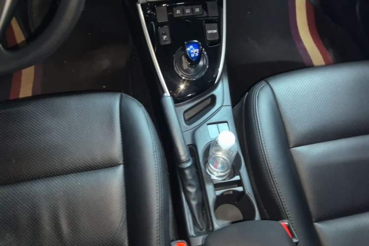 Used Toyota Levin 2017 Revised Dual-Engine 1.8H GS E-CVT Elite Sunroof Version China V Standard Gear Lever