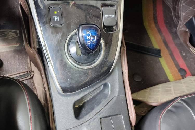 Used Toyota Levin 2017 Revised Dual-Engine 1.8H GS E-CVT Elite Sunroof Version China V Standard Gear Lever
