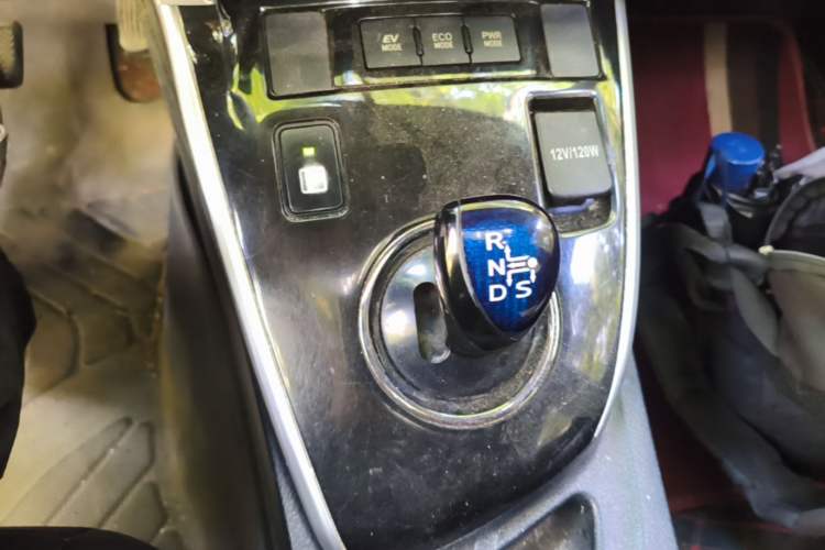 Used Toyota Levin 2017 Revised Dual-Engine 1.8H GS E-CVT Elite Sunroof Version China V Standard Gear Lever