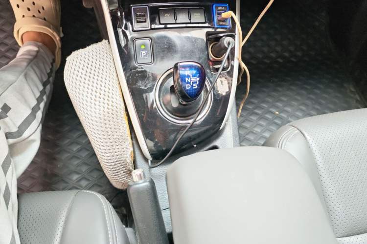 Used Toyota Levin 2017 Revised Dual-Engine 1.8H GS E-CVT Elite Sunroof Version China V Standard Gear Lever