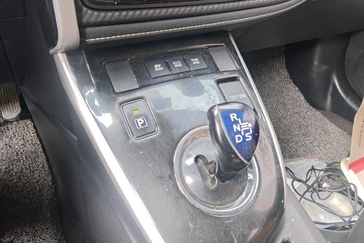 Used Toyota Levin 2017 Revised Dual-Engine 1.8H GS E-CVT Elite Sunroof Version China V Standard Gear Lever