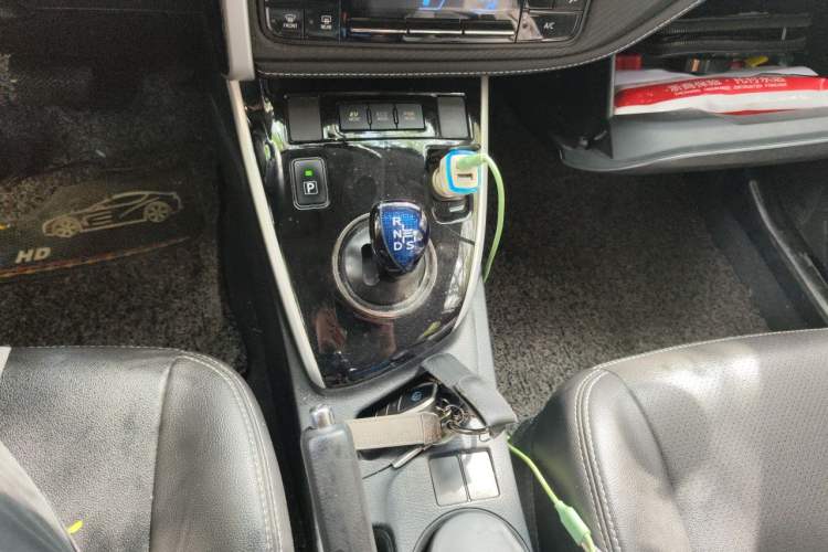 Used Toyota Levin 2017 Revised Dual-Engine 1.8H GS E-CVT Elite Sunroof Version China V Standard Gear Lever