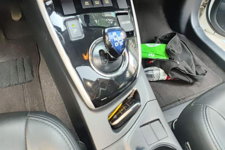 Used Toyota Levin 2017 Revised Dual-Engine 1.8H GS E-CVT Elite Sunroof Version China V Standard Gear Lever