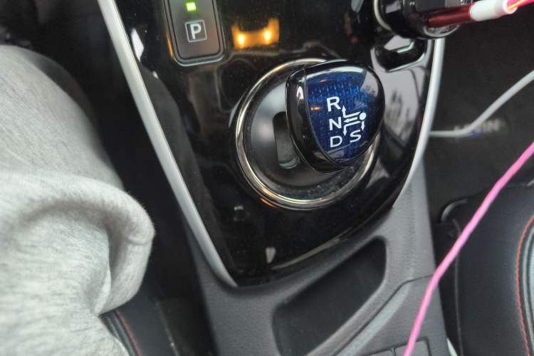 Used Toyota Levin 2017 Revised Dual-Engine 1.8H GS E-CVT Elite Sunroof Version China V Standard Gear Lever