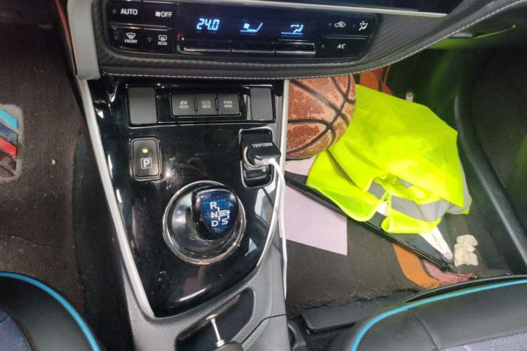 Used Toyota Levin 2017 Revised Dual-Engine 1.8H GS E-CVT Elite Sunroof Version China V Standard Gear Lever