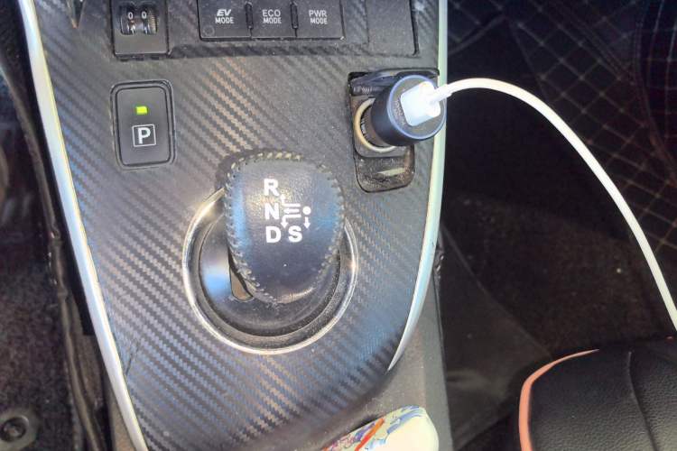 Used Toyota Levin 2017 Revised Dual-Engine 1.8H GS E-CVT Elite Sunroof Version China VI Standard Gear Lever
