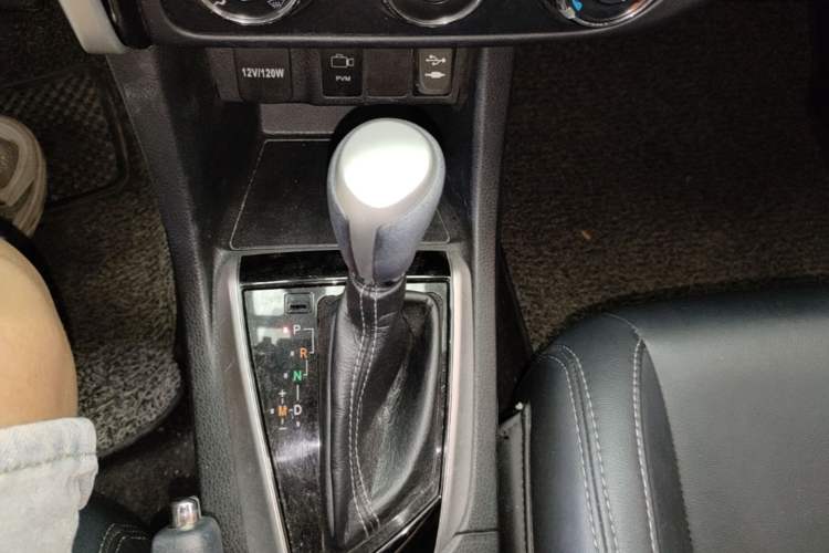 Used Toyota Levin 2017 Revised Version 185T CVT Elite Edition China VI Standard Gear Lever