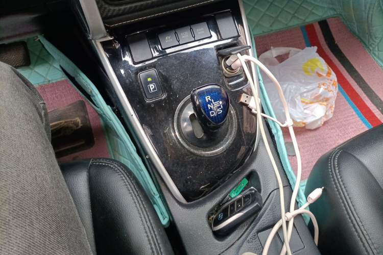 Used Toyota Levin 2017 Revised Dual-Engine 1.8H GS E-CVT Elite Sunroof Version China V Standard Gear Lever