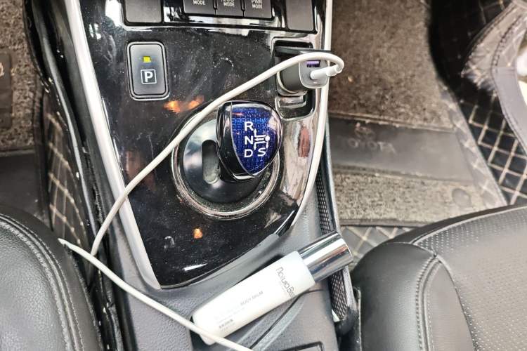 Used Toyota Levin 2017 Revised Dual-Engine 1.8H GS E-CVT Elite Sunroof Version China V Standard Gear Lever