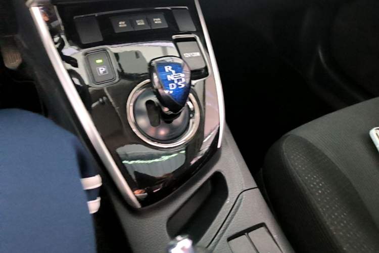 Used Toyota Levin 2017 Revised Dual-Engine 1.8H GS E-CVT Elite Sunroof Version China V Standard Gear Lever