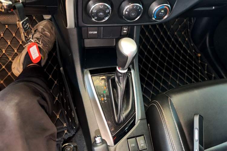 Used Toyota Levin 2017 Revised Version 185T CVT Elite Edition China VI Standard Gear Lever