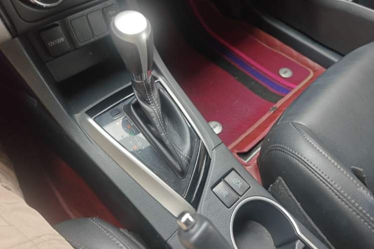 Used Toyota Levin 2017 Revised Version 185T CVT Elite Edition China VI Standard Gear Lever