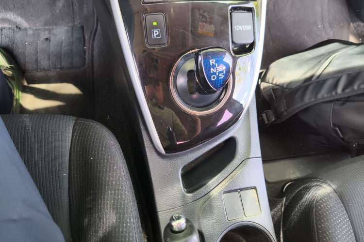 Used Toyota Levin 2017 Revised Dual-Engine 1.8H GS E-CVT Elite Sunroof Version China V Standard Gear Lever