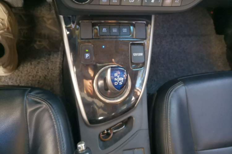 Used Toyota Levin 2017 Revised Dual-Engine 1.8H GS E-CVT Elite Sunroof Version China V Standard Gear Lever