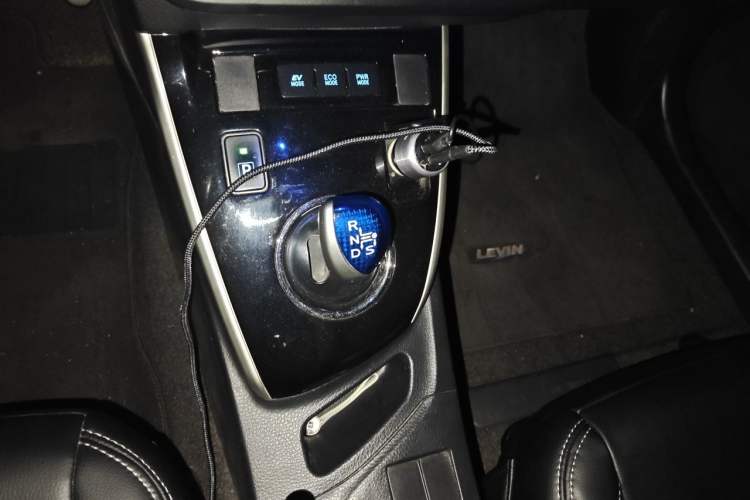 Used Toyota Levin 2017 Revised Dual-Engine 1.8H GS E-CVT Elite Sunroof Version China V Standard Gear Lever