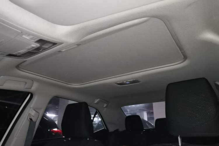Used Toyota Levin 2017 Revised Version 185T CVT Elite Edition China VI Standard Headliner