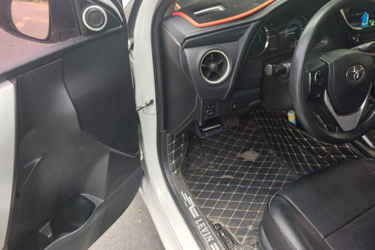 Used Toyota Levin 2017 Revised Dual-Engine 1.8H GS E-CVT Elite Sunroof Version China V Standard Interior 3