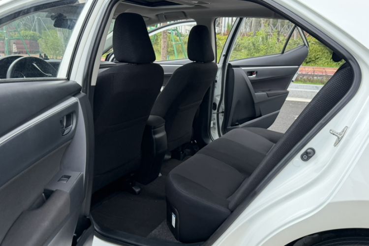 Used Toyota Levin 2017 Revised Dual-Engine 1.8H GS E-CVT Elite Sunroof Version China V Standard Interior 4