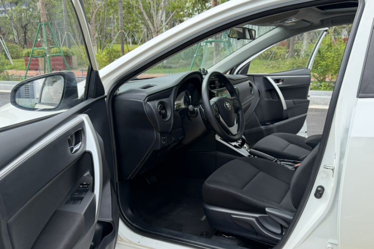 Used Toyota Levin 2017 Revised Dual-Engine 1.8H GS E-CVT Elite Sunroof Version China V Standard Interior 6
