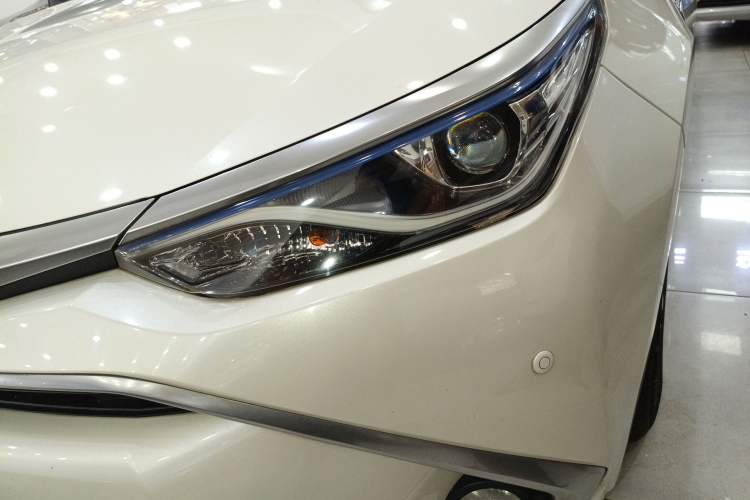 Used Toyota Levin 2017 Revised Dual-Engine 1.8H GS E-CVT Elite Sunroof Version China V Standard Left Front Headlight