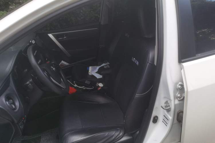Used Toyota Levin 2017 Revised Dual-Engine 1.8H GS E-CVT Elite Sunroof Version China V Standard Left Front Seat