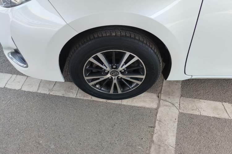 Used Toyota Levin 2017 Revised Version 185T CVT New Sharp Edition China V Standard Left Front Wheel Hub