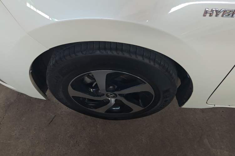 Used Toyota Levin 2017 Revised Dual-Engine 1.8H GS E-CVT Elite Sunroof Version China V Standard Left Front Wheel Hub
