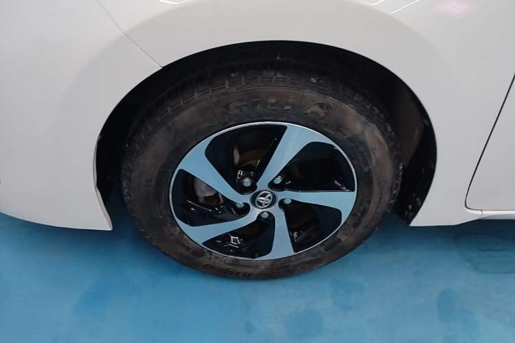 Used Toyota Levin 2017 Revised 185T CVT Elite Edition China V Standard Left Front Wheel Hub
