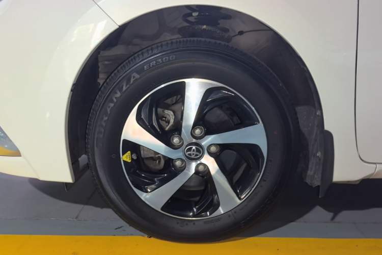 Used Toyota Levin 2017 Revised Dual-Engine 1.8H GS E-CVT Elite Sunroof Version China V Standard Left Front Wheel Hub