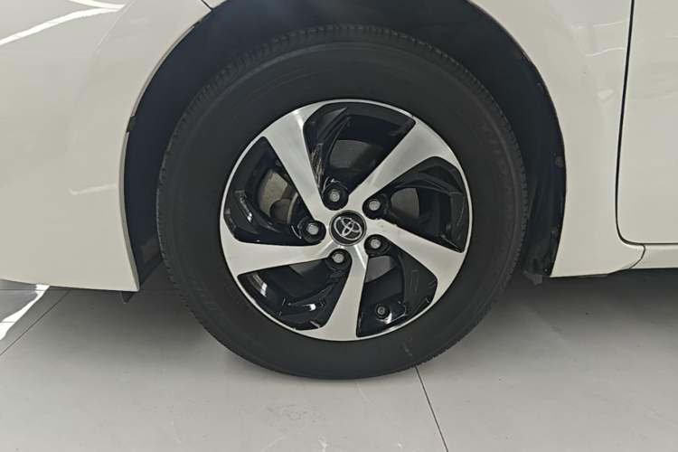 Used Toyota Levin 2017 Revised 185T CVT Elite Edition China V Standard Left Front Wheel Hub