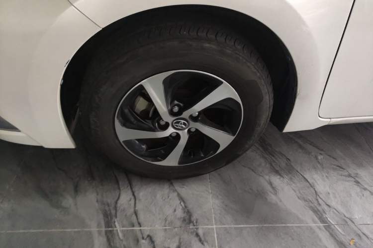 Used Toyota Levin 2017 Revised Dual-Engine 1.8H GS E-CVT Elite Sunroof Version China V Standard Left Front Wheel Hub
