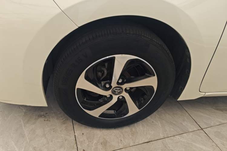 Used Toyota Levin 2017 Revised 185T CVT Elite Edition China V Standard Left Front Wheel Hub
