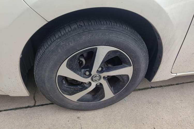Used Toyota Levin 2017 Revised Dual-Engine 1.8H GS E-CVT Elite Sunroof Version China V Standard Left Front Wheel Hub