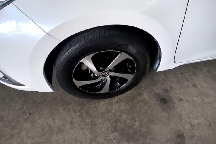 Used Toyota Levin 2017 Revised Dual-Engine 1.8H GS E-CVT Elite Sunroof Version China V Standard Left Front Wheel Hub