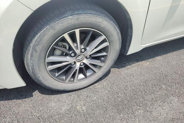 Used Toyota Levin 2017 Revised Dual-Engine 1.8H GS E-CVT Elite Sunroof Version China V Standard Left Front Wheel Hub