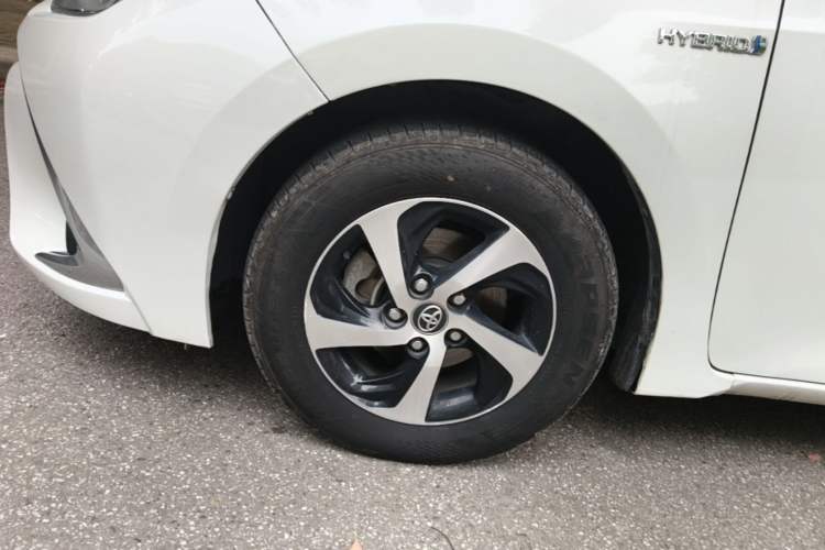 Used Toyota Levin 2017 Revised Dual-Engine 1.8H GS E-CVT Elite Sunroof Version China V Standard Left Front Wheel Hub
