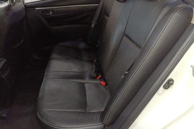 Used Toyota Levin 2017 Revised Dual-Engine 1.8H GS E-CVT Elite Sunroof Version China V Standard Left Rear Seat