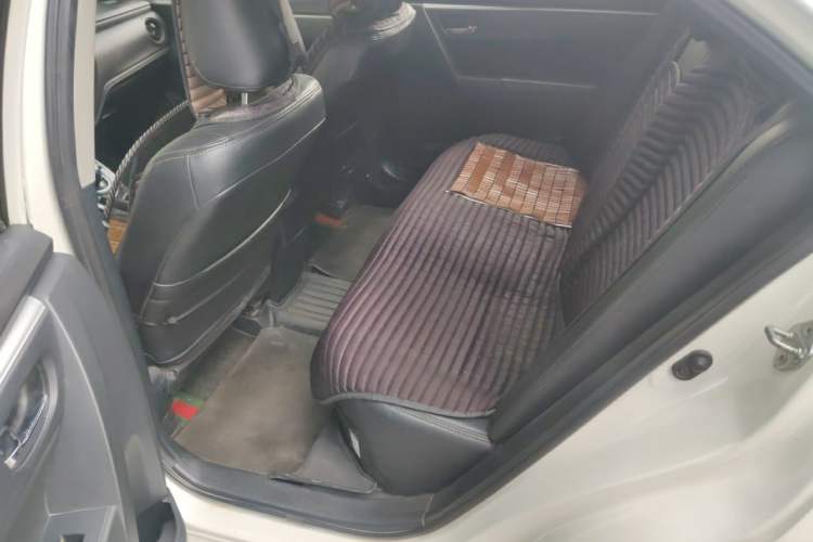 Used Toyota Levin 2017 Revised Dual-Engine 1.8H GS E-CVT Elite Sunroof Version China V Standard Left Rear Seat