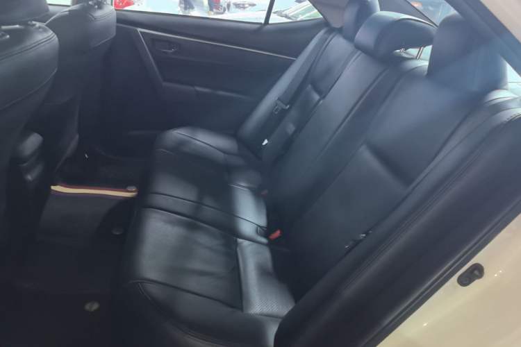 Used Toyota Levin 2017 Revised Dual-Engine 1.8H GS E-CVT Elite Sunroof Version China V Standard Left Rear Seat