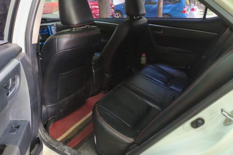 Used Toyota Levin 2017 Revised Dual-Engine 1.8H GS E-CVT Elite Sunroof Version China V Standard Left Rear Seat