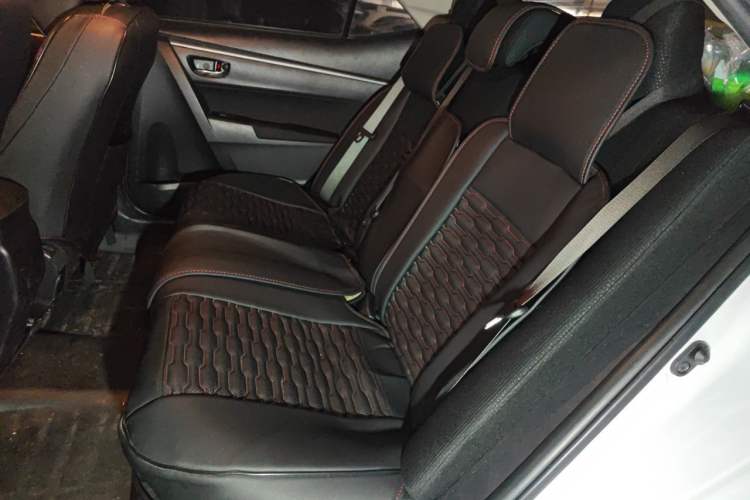 Used Toyota Levin 2017 Revised Dual-Engine 1.8H GS E-CVT Elite Sunroof Version China V Standard Left Rear Seat