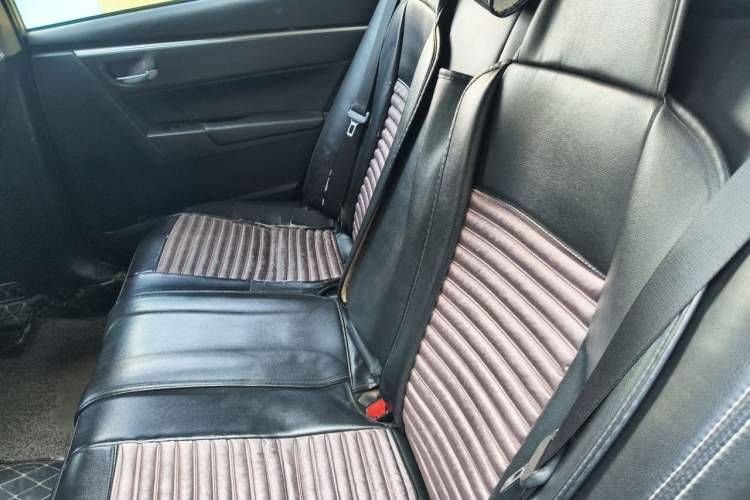 Used Toyota Levin 2017 Revised Dual-Engine 1.8H GS E-CVT Elite Sunroof Version China V Standard Left Rear Seat