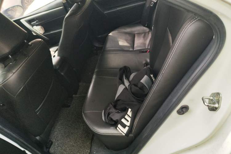Used Toyota Levin 2017 Revised Dual-Engine 1.8H GS E-CVT Elite Sunroof Version China V Standard Left Rear Seat