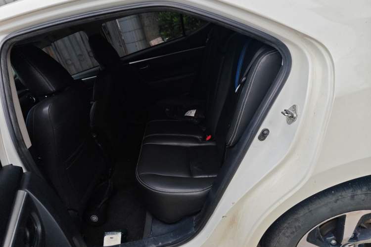 Used Toyota Levin 2017 Revised Version 185T CVT Elite Edition China VI Standard Left Rear Seat