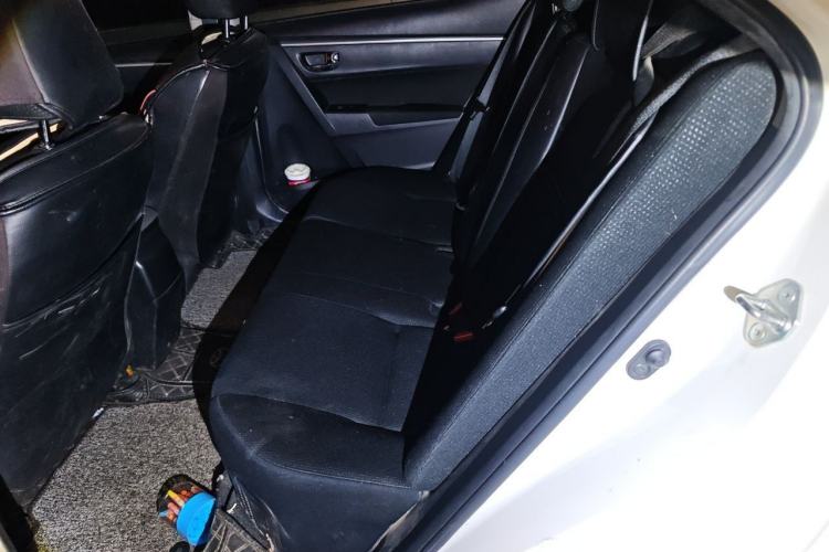 Used Toyota Levin 2017 Revised Dual-Engine 1.8H GS E-CVT Elite Sunroof Version China V Standard Left Rear Seat
